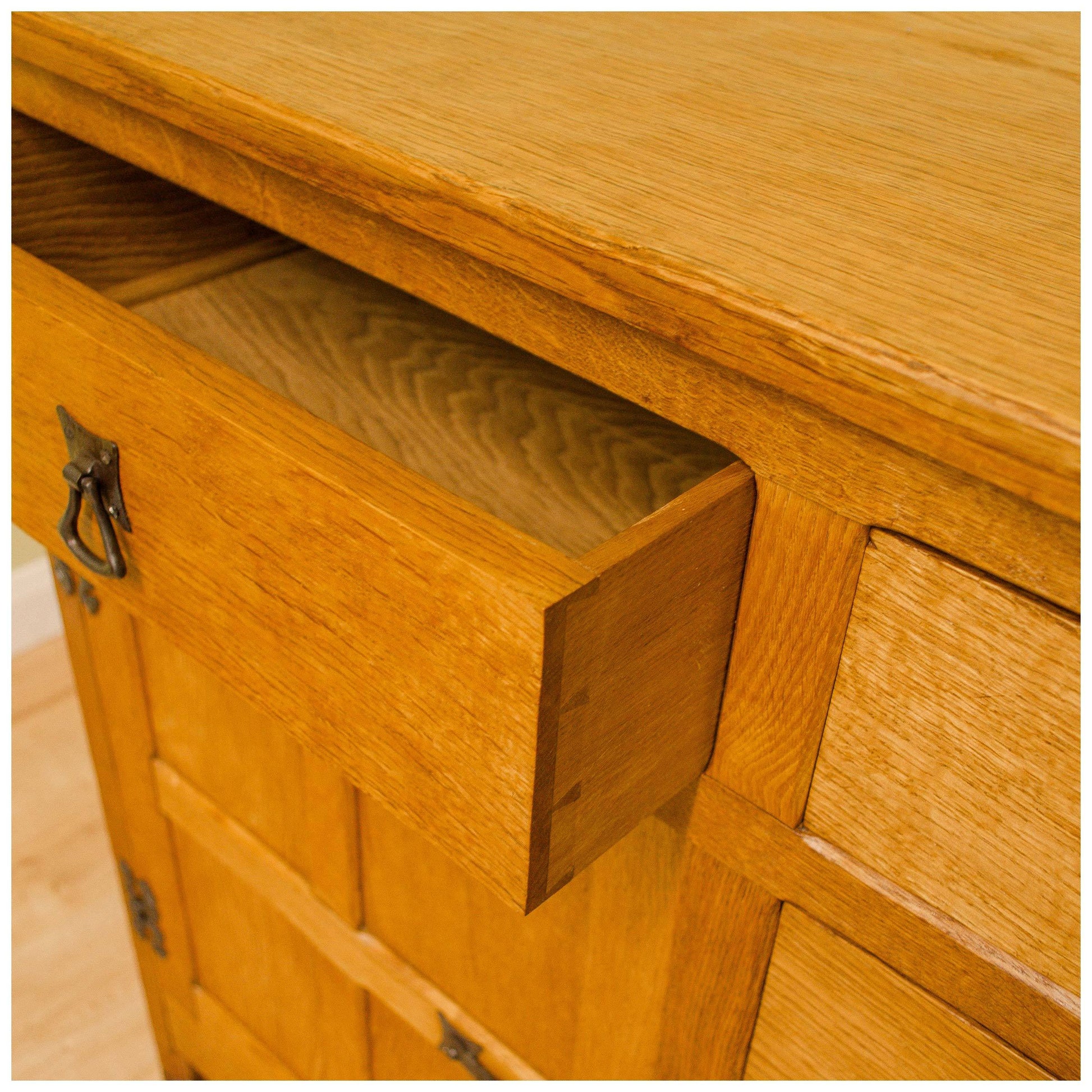 Alan 'Acornman' Grainger (Acorn Industries) Yorkshire School Oak Sideboard