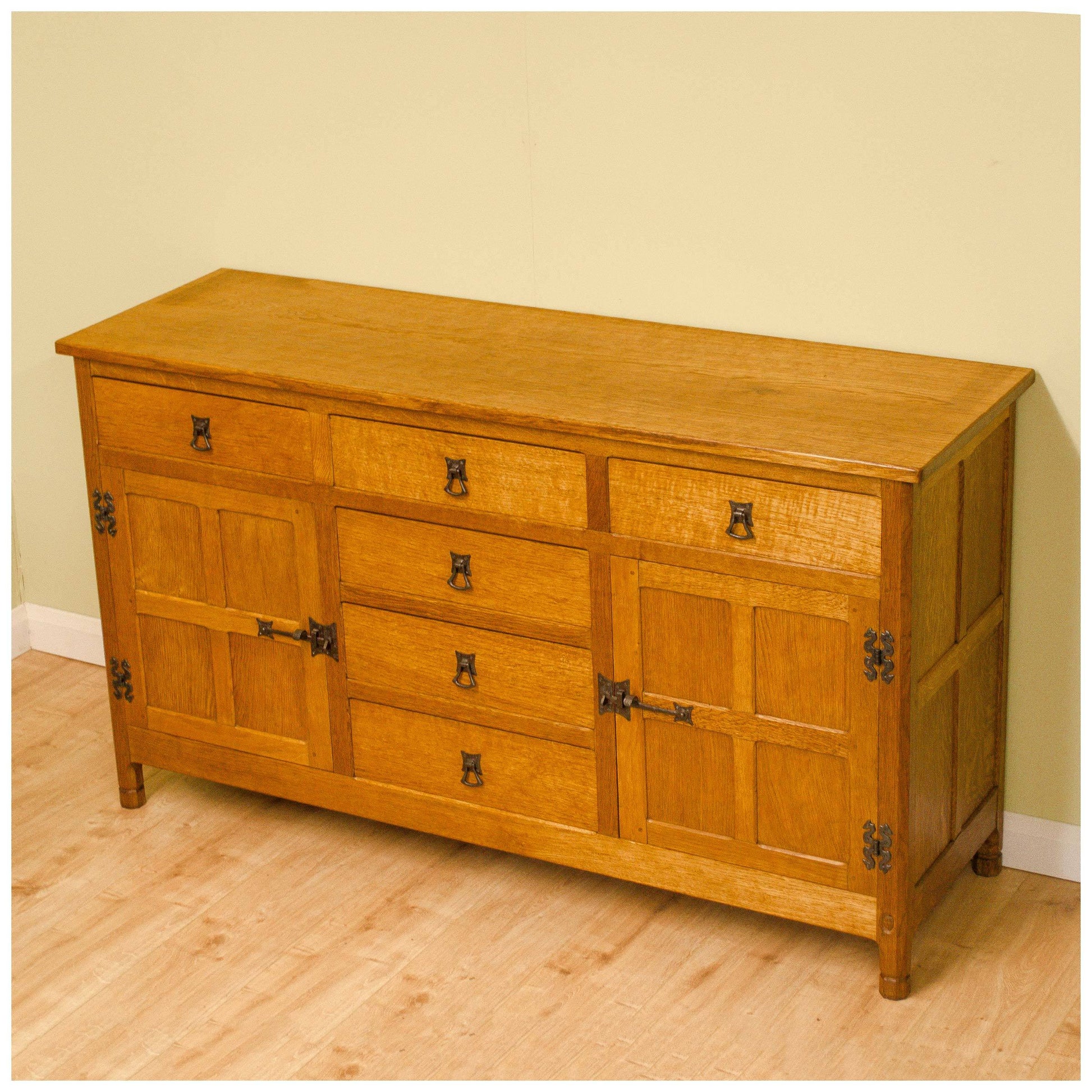 Alan 'Acornman' Grainger (Acorn Industries) Yorkshire School Oak Sideboard