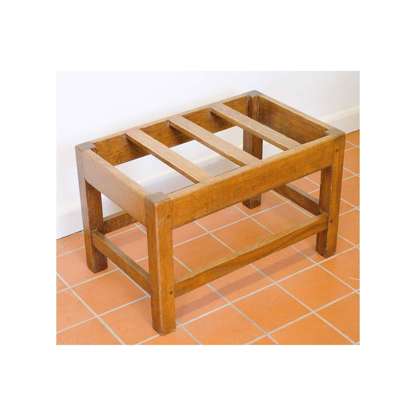 Arthur W Simpson (The Handicrafts, Kendal) Arthur W. Simpson Arts and Crafts Oak Luggage Rack Tidy