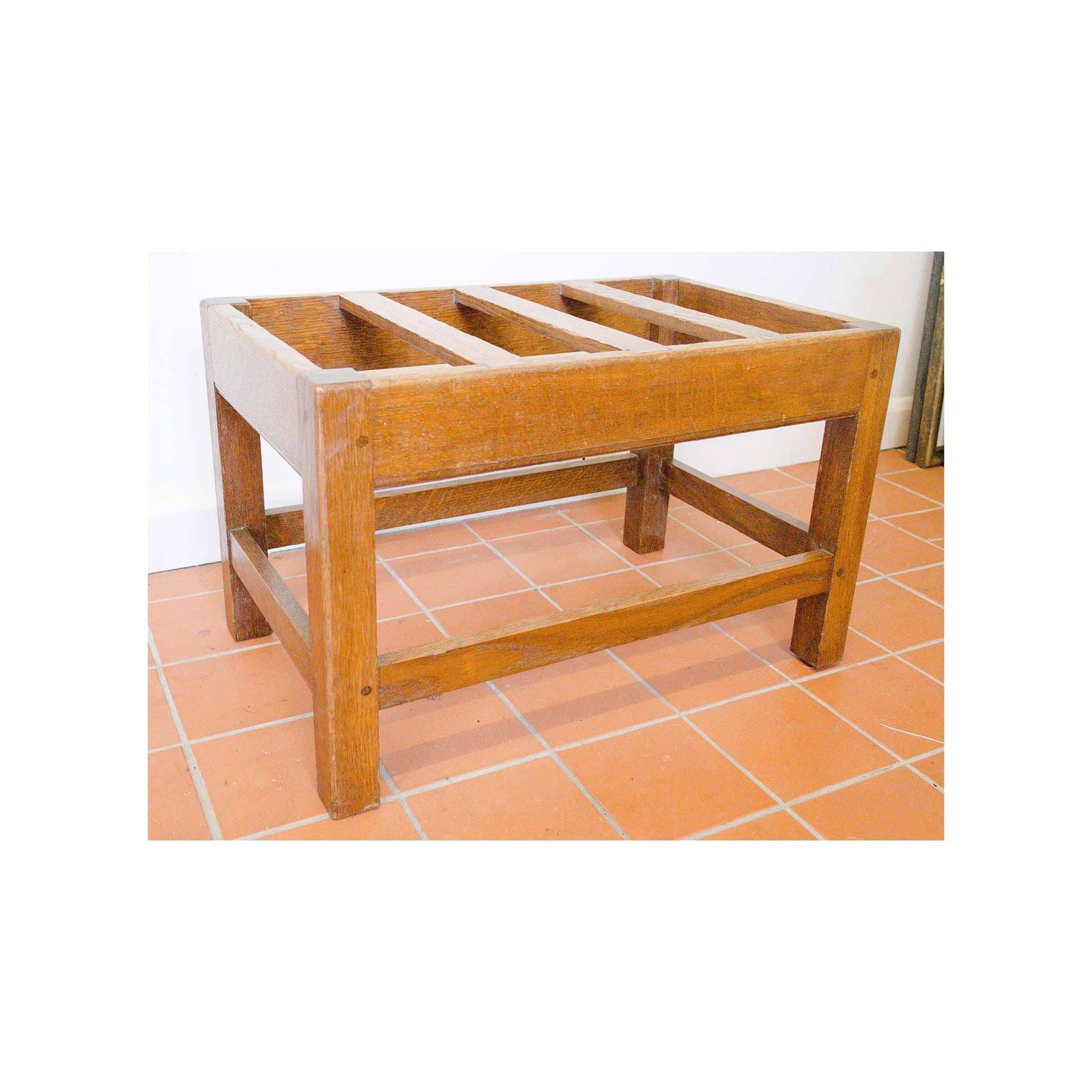 Arthur W Simpson (The Handicrafts, Kendal) Arthur W. Simpson Arts and Crafts Oak Luggage Rack Tidy