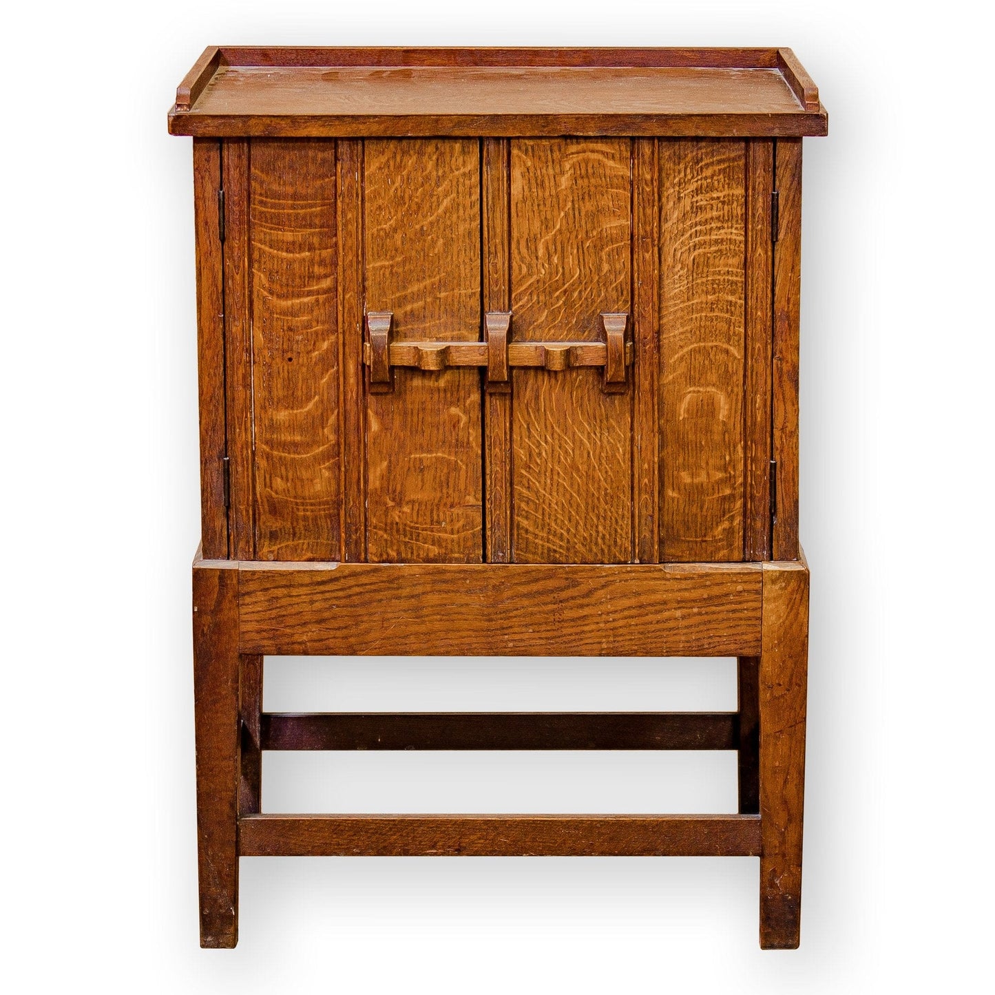 Arts & Crafts Cotswold School English Oak cabinet