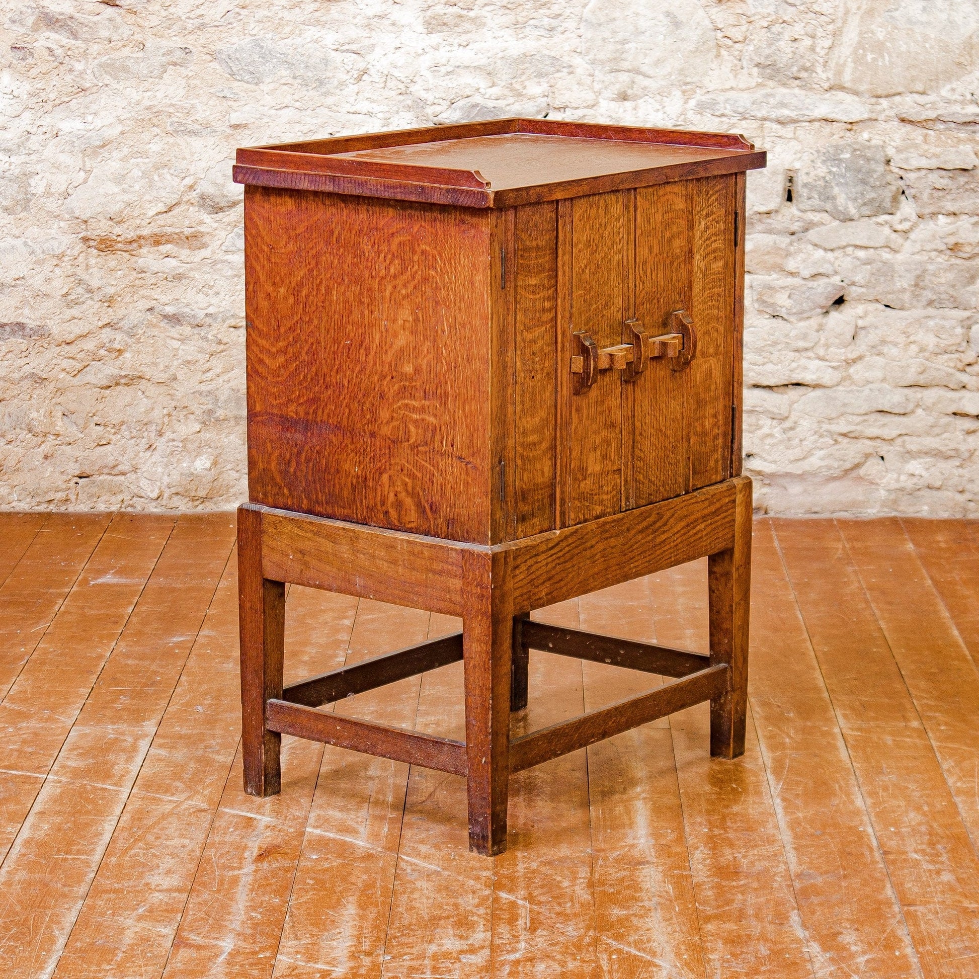 Arts & Crafts Cotswold School English Oak cabinet