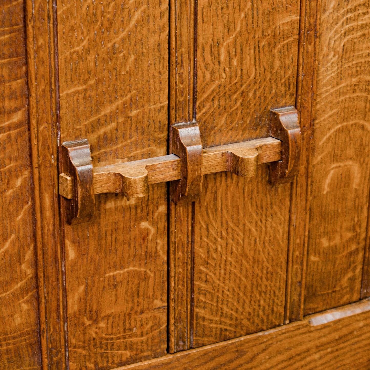 Arts & Crafts Cotswold School English Oak cabinet