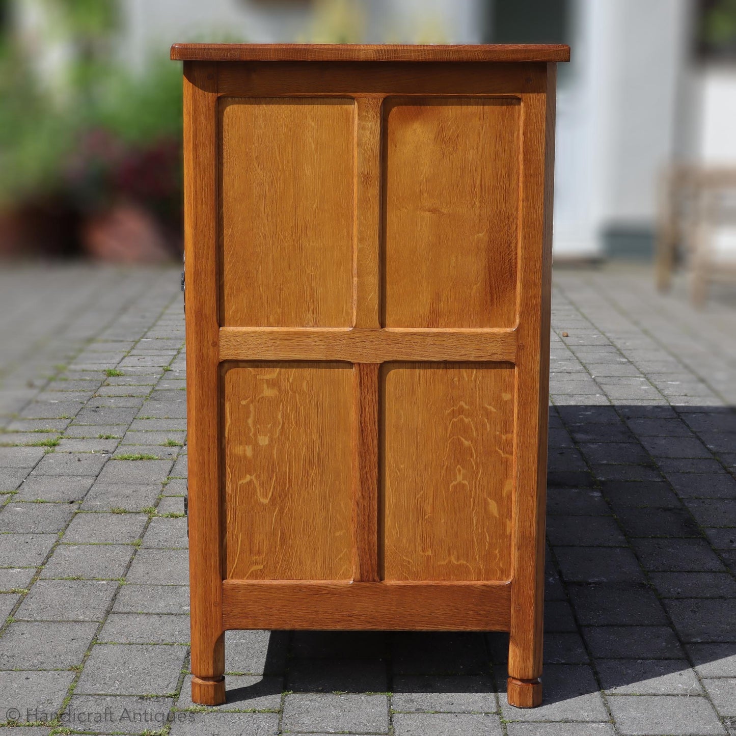 Alan 'Acornman' Grainger (Ex-Mouseman) Arts & Crafts Yorkshire School English Oak Sideboard post 1970.