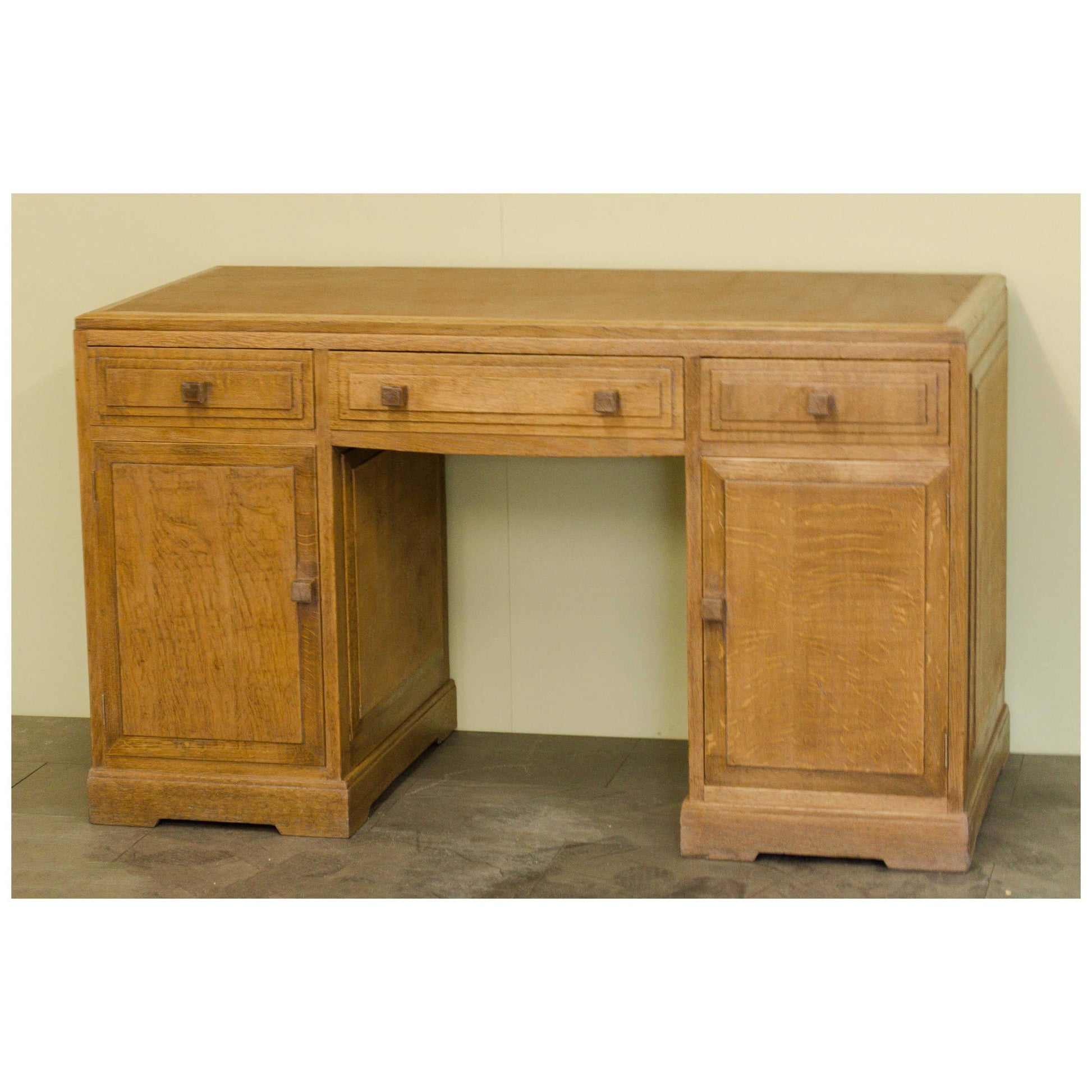 Brynmawr Furniture Company Brynmawr Furniture Company Antique Arts Crafts Oak Merthyr Knee Hole Desk c. 1930