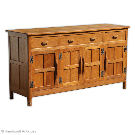 Alan 'Acornman' Grainger (Ex-Mouseman) Arts & Crafts Yorkshire School English Oak Sideboard post 1970.