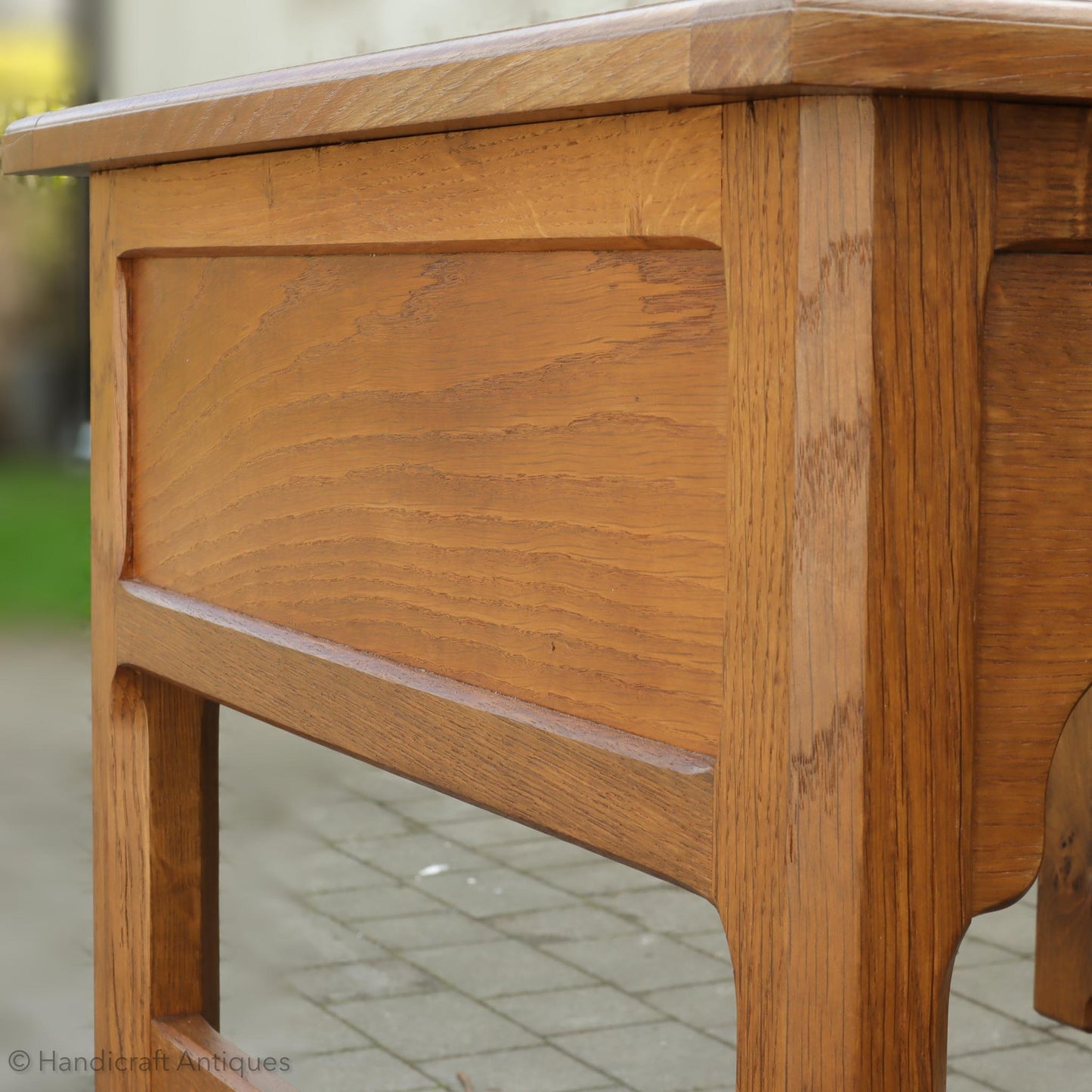 Alan 'Acornman' Grainger (Ex-Mouseman) Arts & Crafts Yorkshire School Oak Desk.