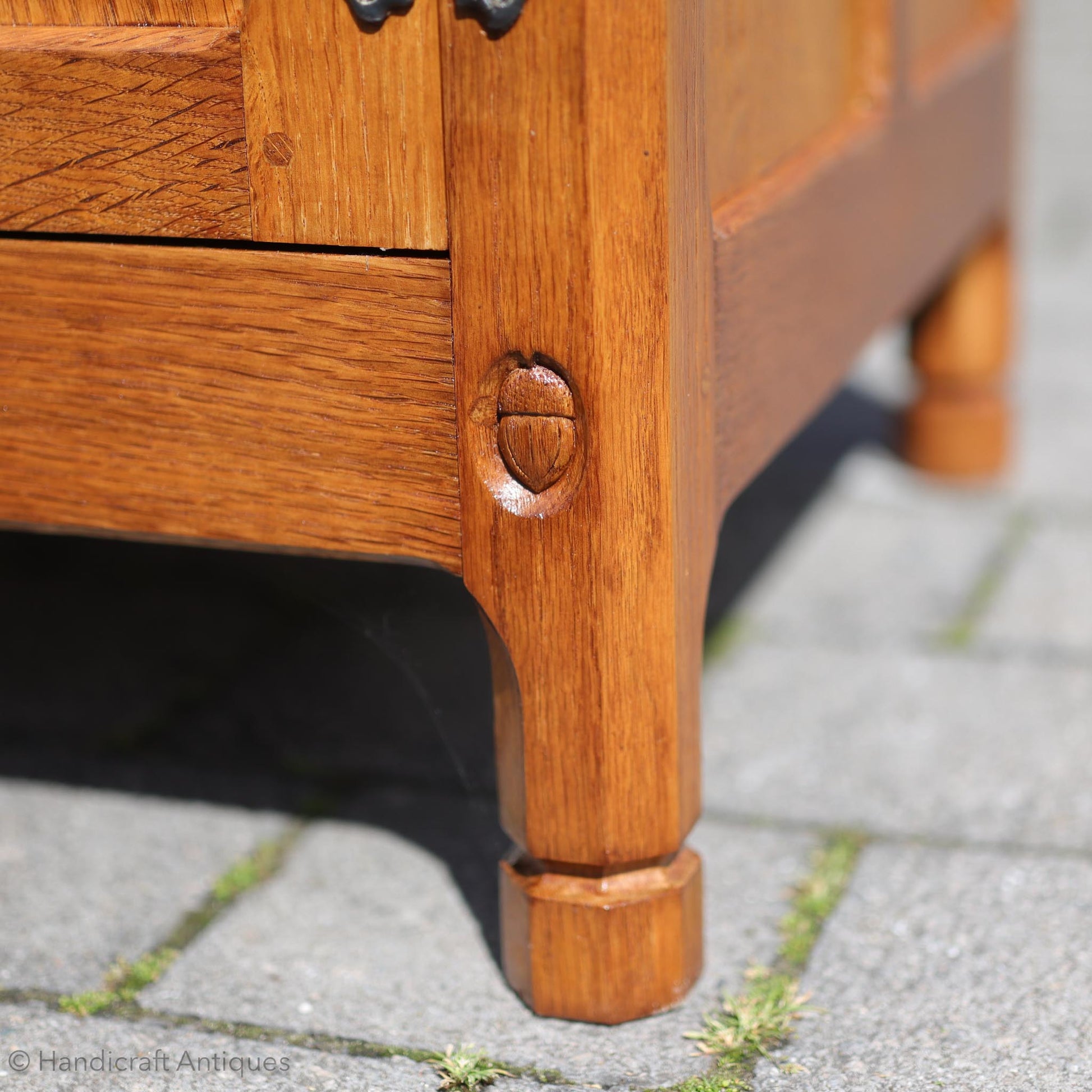 Alan 'Acornman' Grainger (Ex-Mouseman) Arts & Crafts Yorkshire School English Oak Sideboard post 1970.