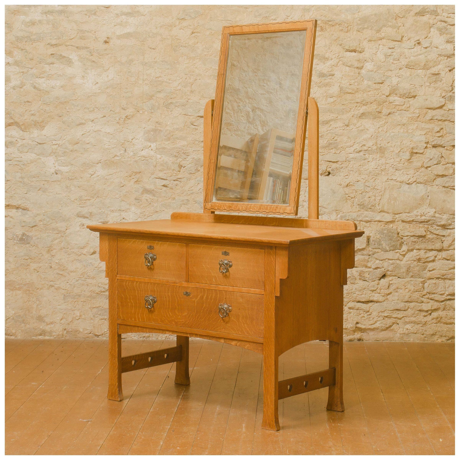 Shapland & Petter, Barnstaple Arts & Crafts English Oak Dressing Chest with hearts