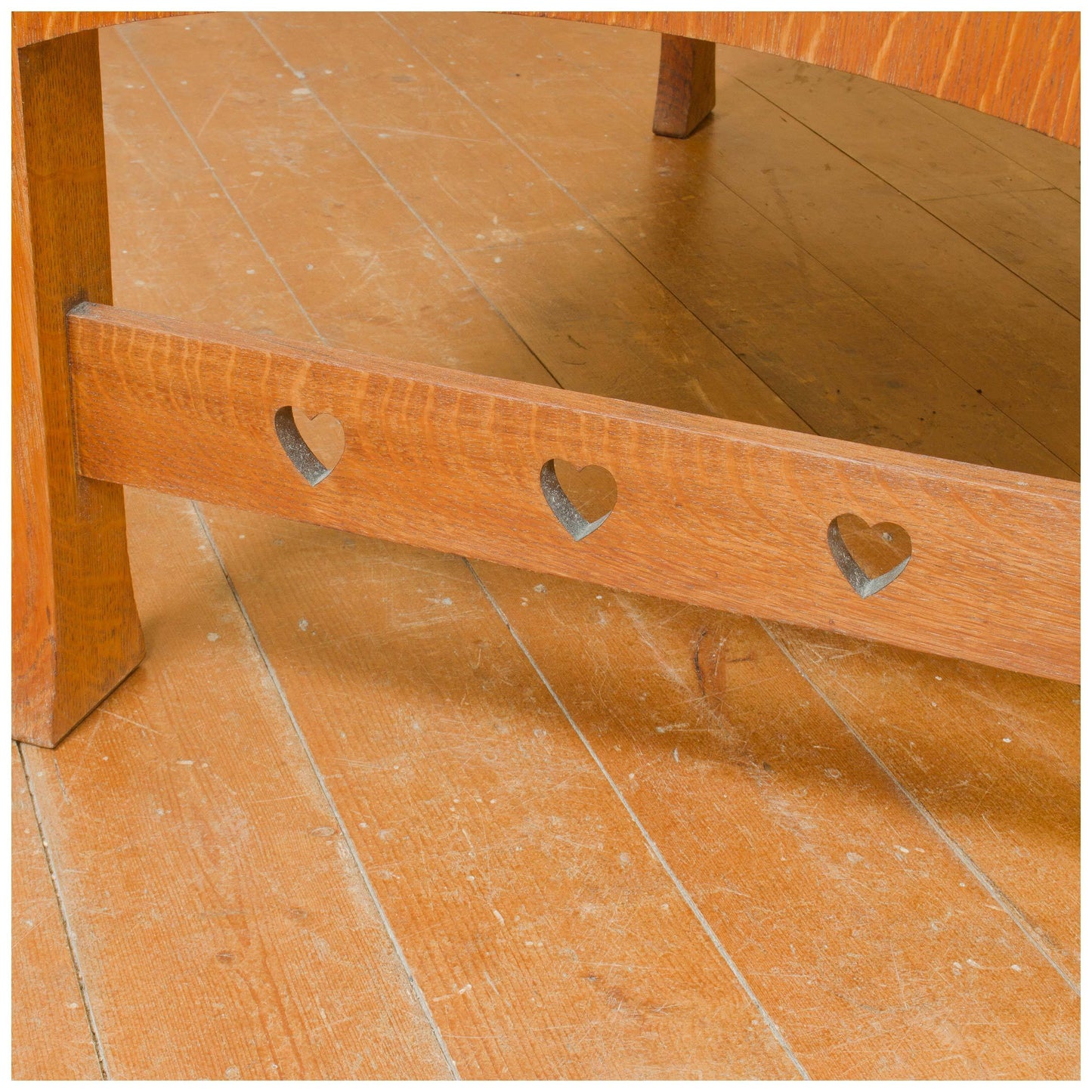 Shapland & Petter, Barnstaple Arts & Crafts English Oak Dressing Chest with hearts